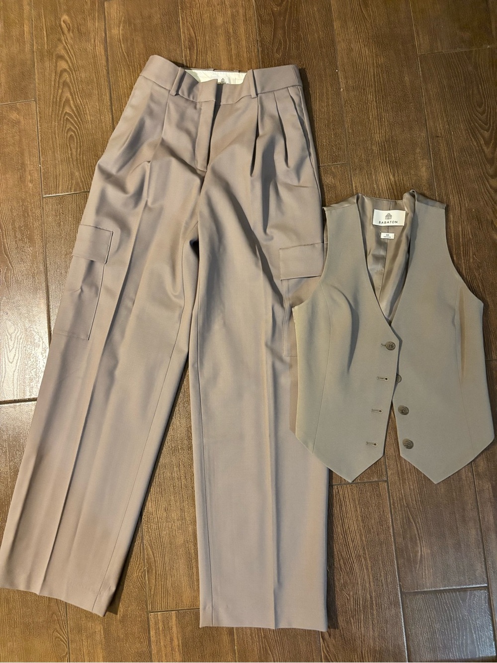 Aritzia Babaton Spotlight Cargo Pants & Vest Set (Nomad Taupe) 00
